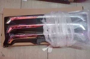 Chrome Grill Toyota Hiace 7l Box With 3 Stairs