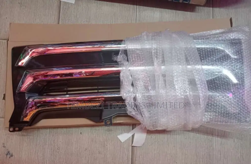 Chrome Grill Toyota Hiace 7l Box With 3 Stairs