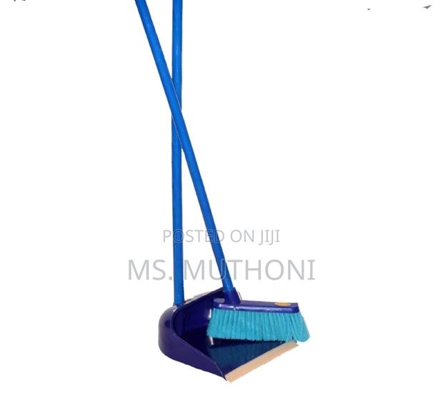 F4 Teepee Stand Up Dust Pan Brush at * - main view