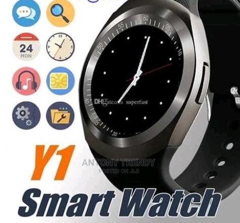 Y1 Smart Watch Bluetooth Phone - main view