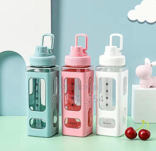8868 Plastic Water Bottle 700ml With Straw Per Piece