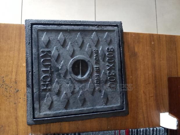 Manhole Cover. Cast Iron 12*12 - main view