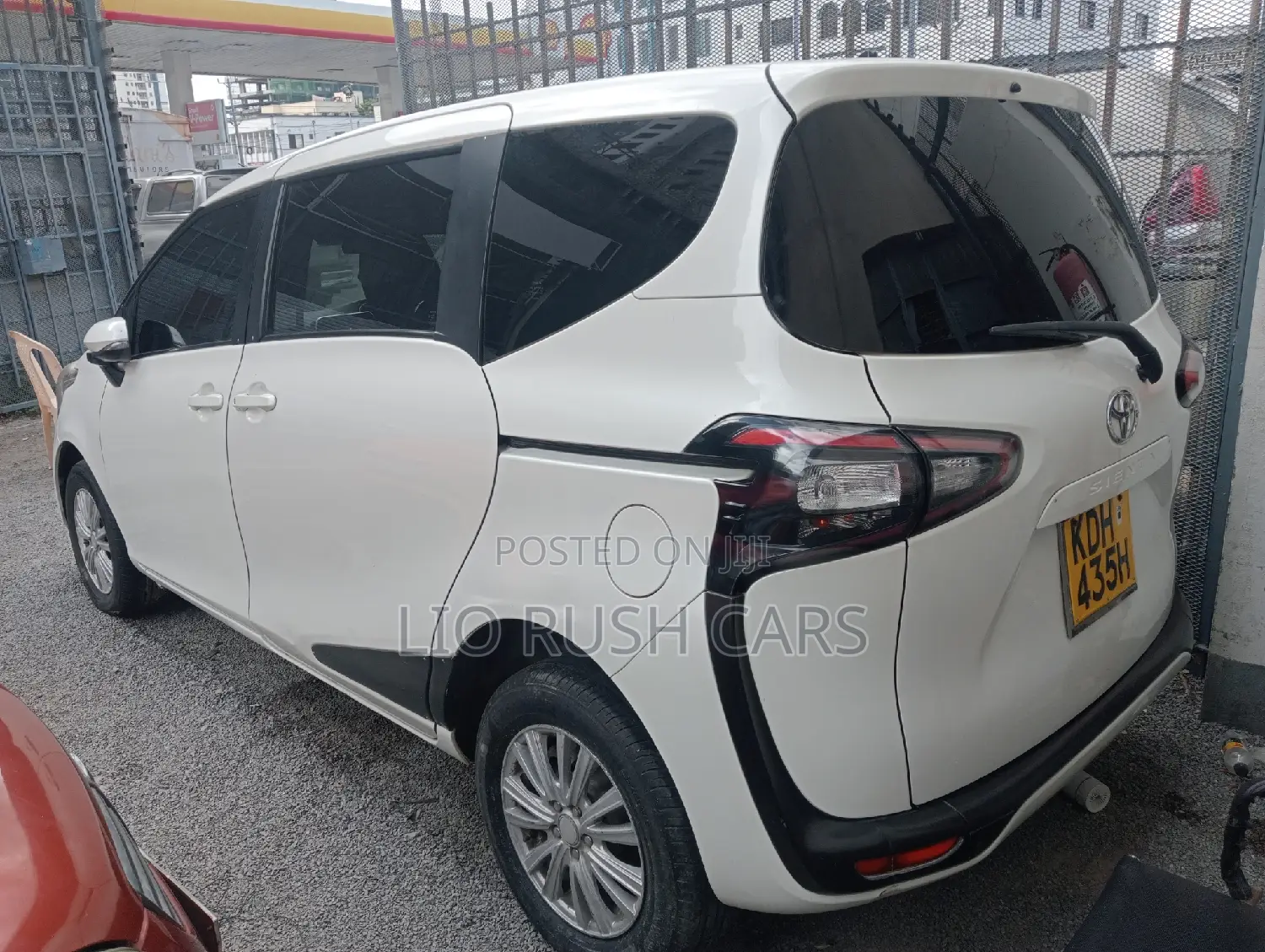 Toyota Sienta 2016 White