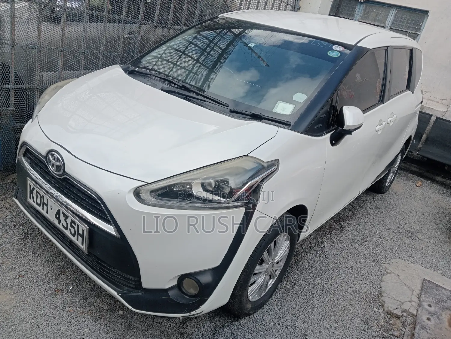 Toyota Sienta 2016 White