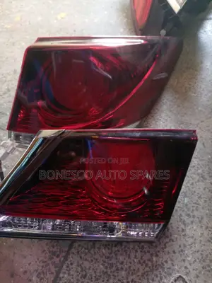 Toyota Crown Athlete (2013-2015) Boot Light