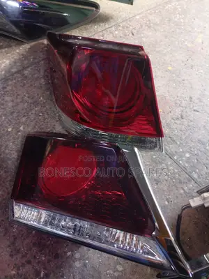 Toyota Crown Athlete (2013-2015) Boot Light