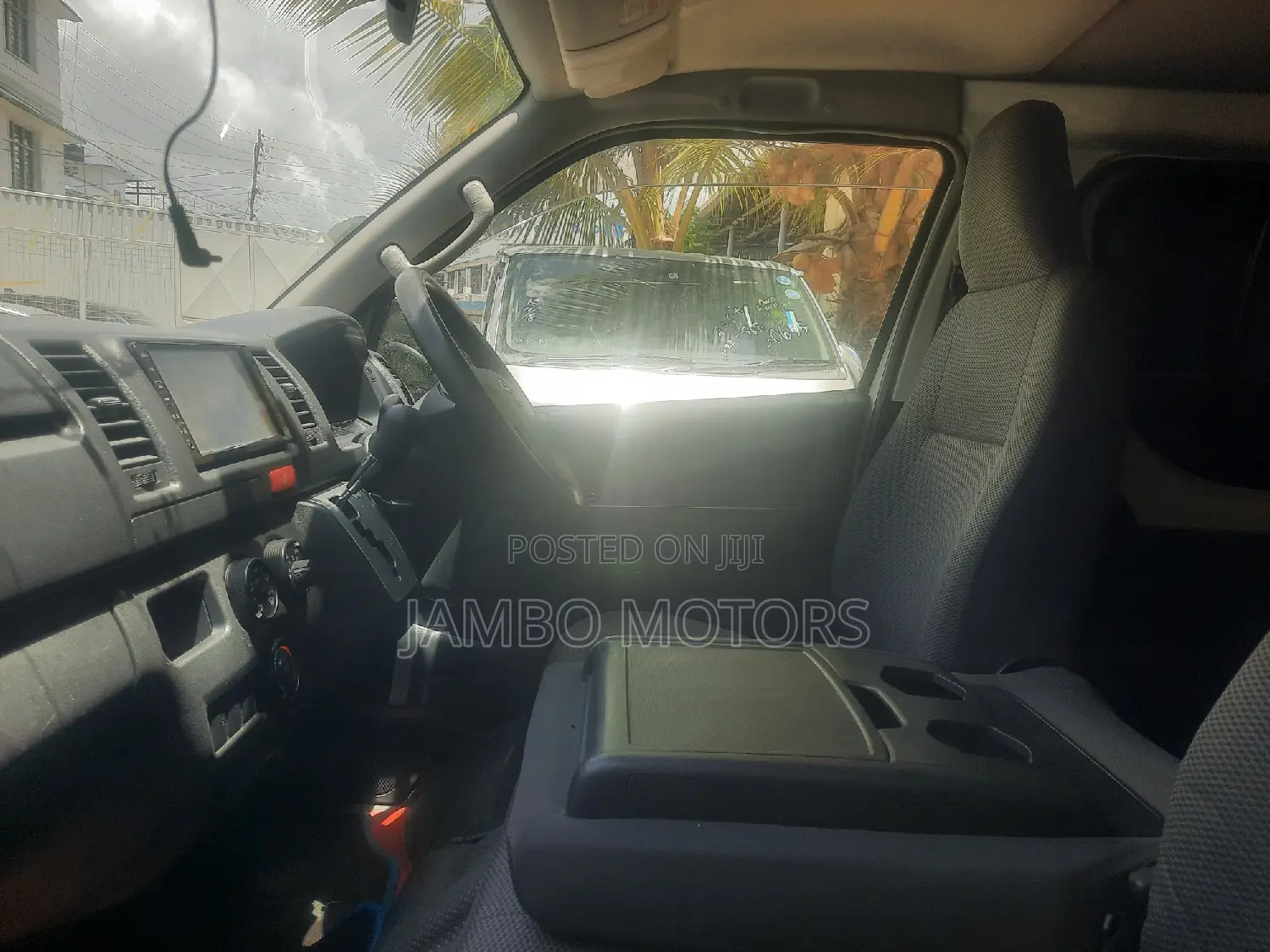 Toyota HiAce 2017 White