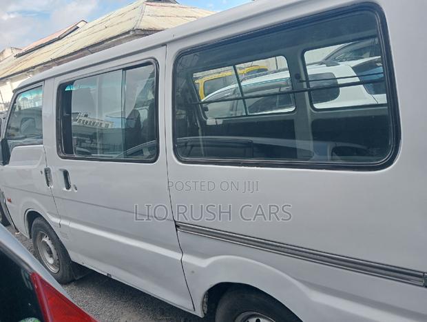 Mazda Bongo 2009 White - thumbnail 3