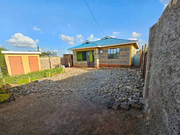 2bdrm Bungalow in 2Br Own Compound, Karai for sale