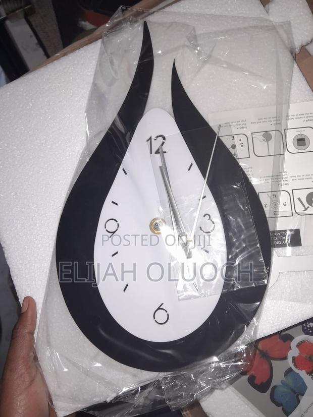 Wall Clock U Shape - thumbnail 3