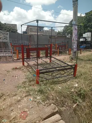 5 X 6 Metalic Bed With Net Stand