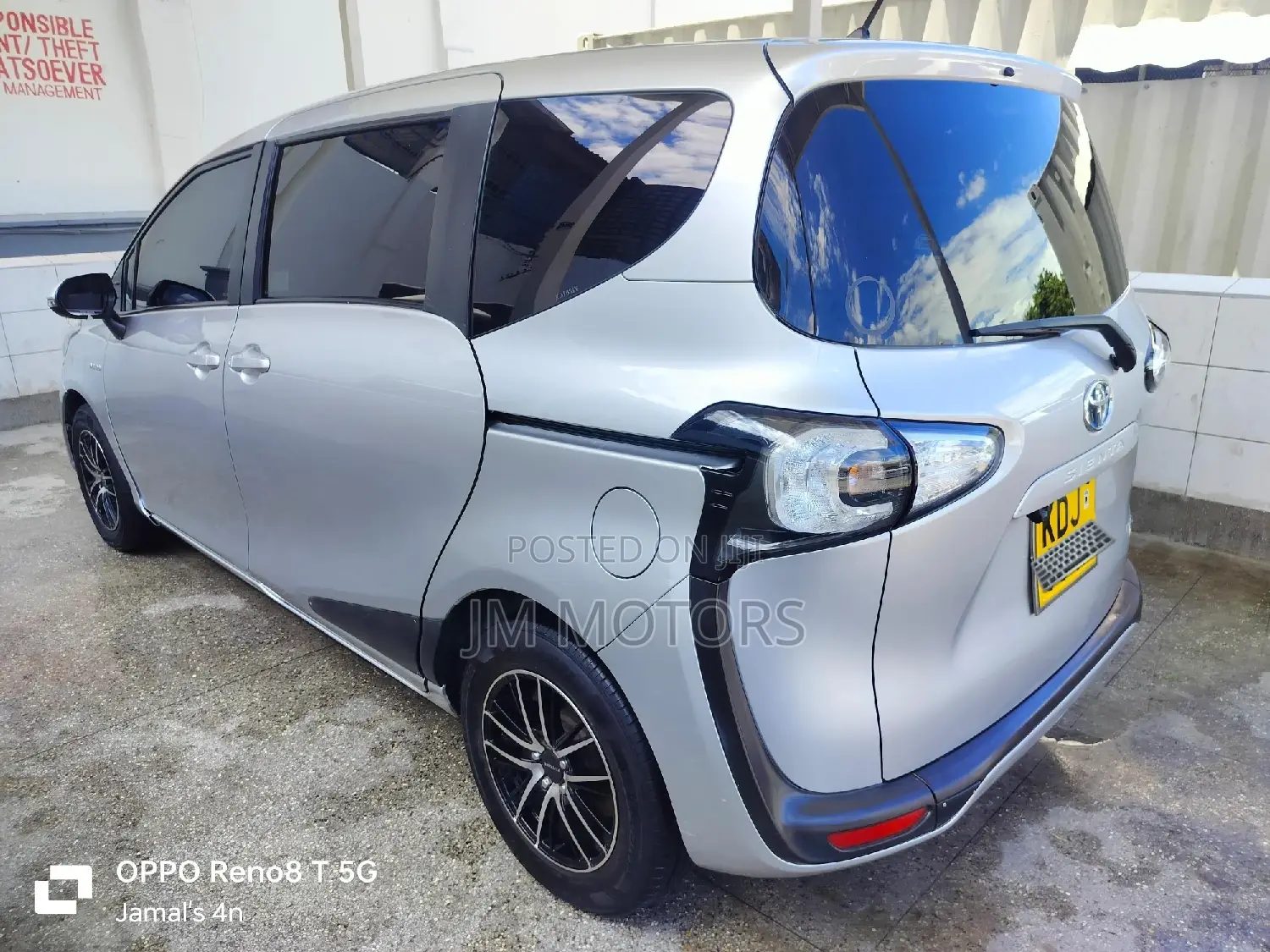 Toyota Sienta 2017 Silver