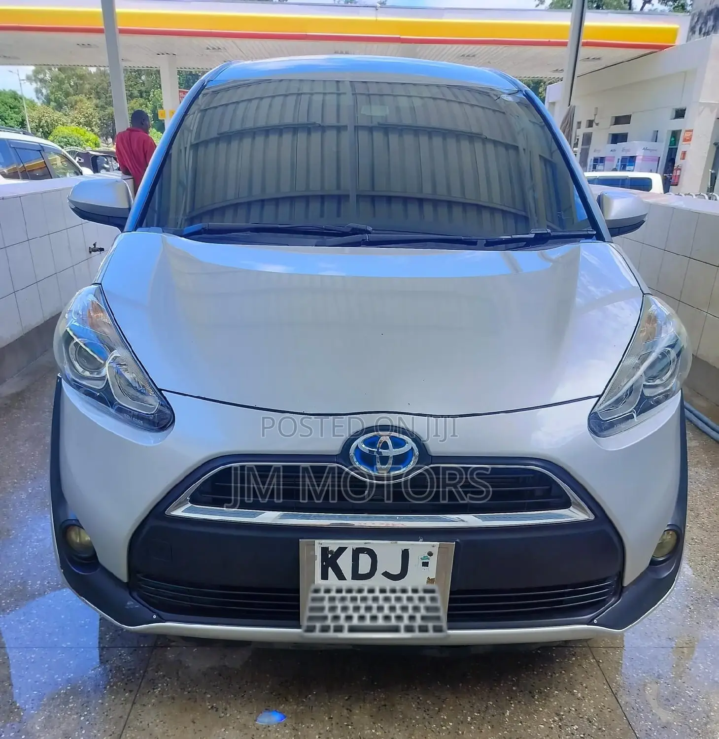 Toyota Sienta 2017 Silver