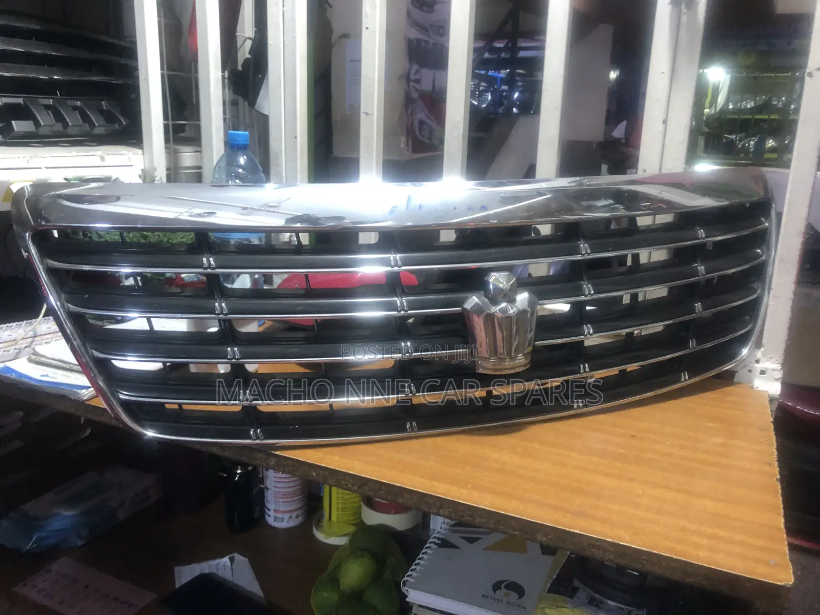 Toyota Crown 2005 Grill