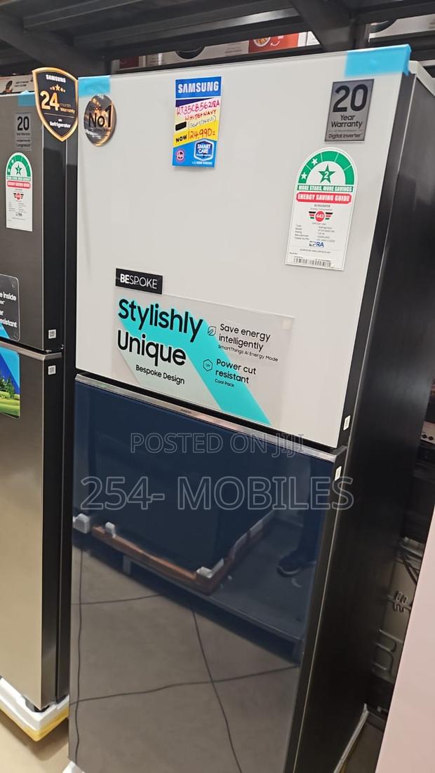 Samsung RT35CB56218A Top Mount Freezer, 348L - White Navy - thumbnail 3