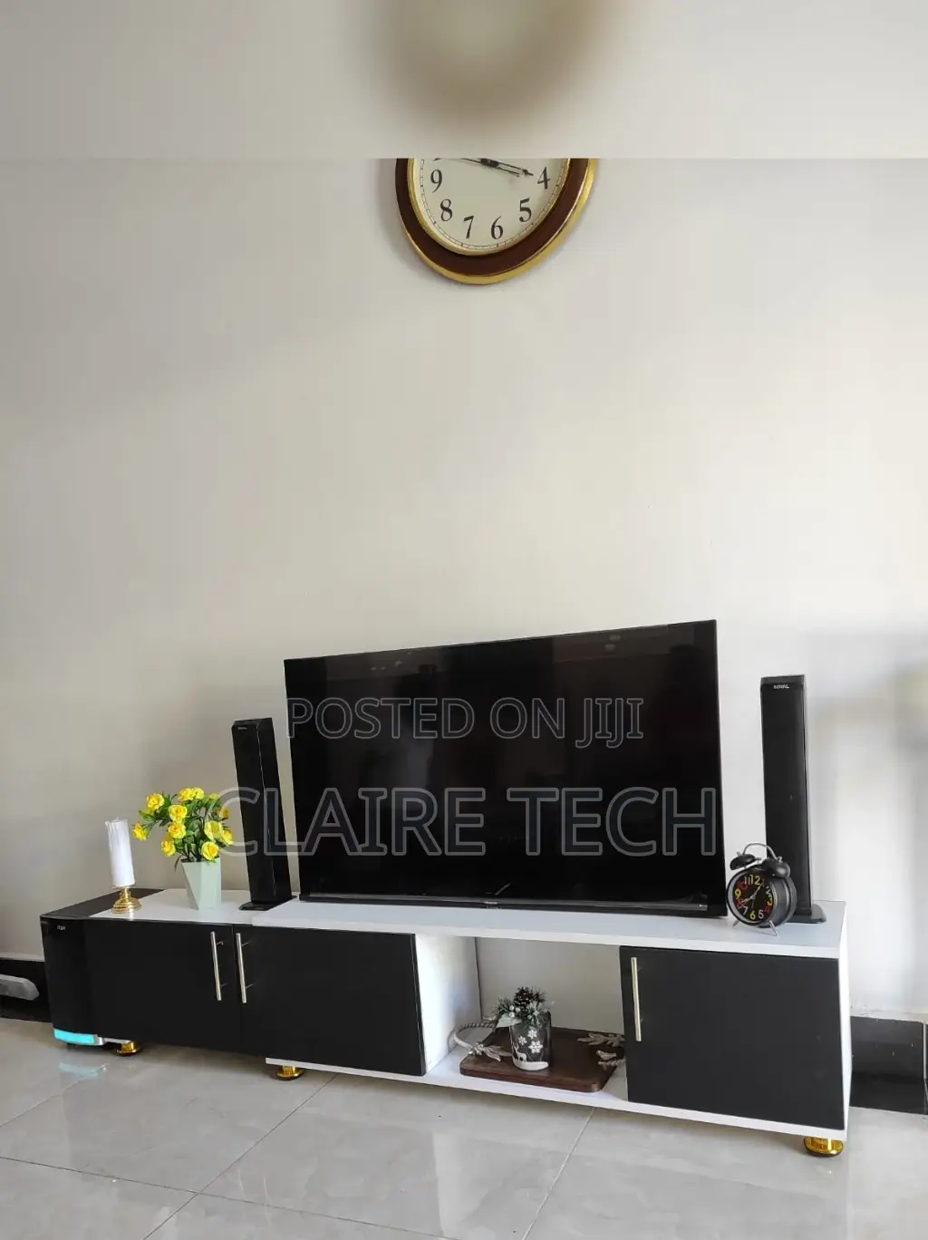 Tokyo Expandable TV Stand -Expands Upto Length of 6ft