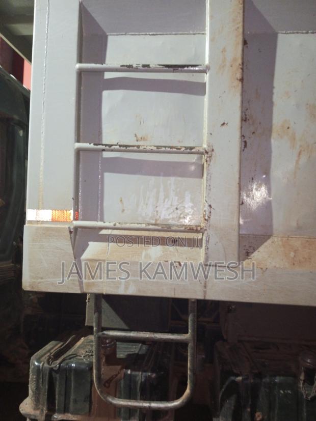 Isuzu Giga Tipper - thumbnail 4