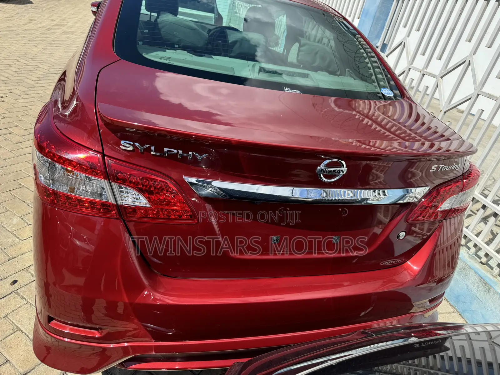 Nissan Bluebird 2017 Red