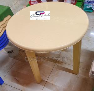 Round Garden Cream Plastic Table With Umbrella Hole. - thumbnail 2