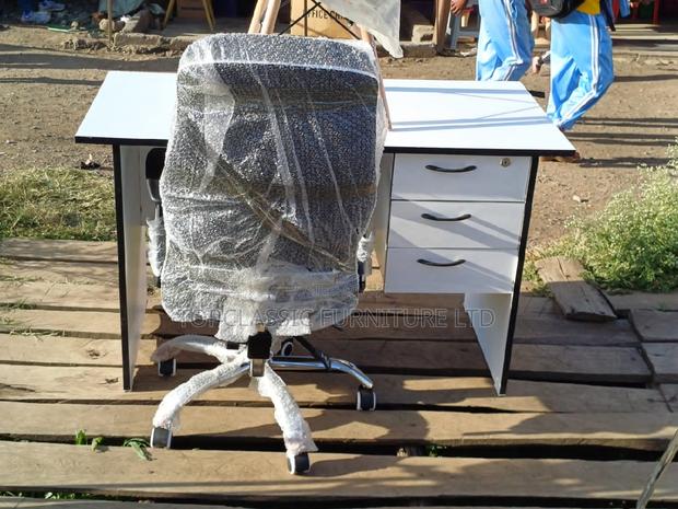 Office Chair/Desk - main view