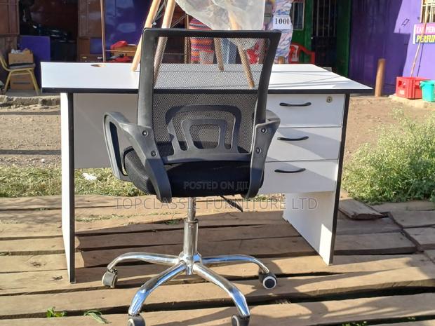 Office Chair/Desk - main view