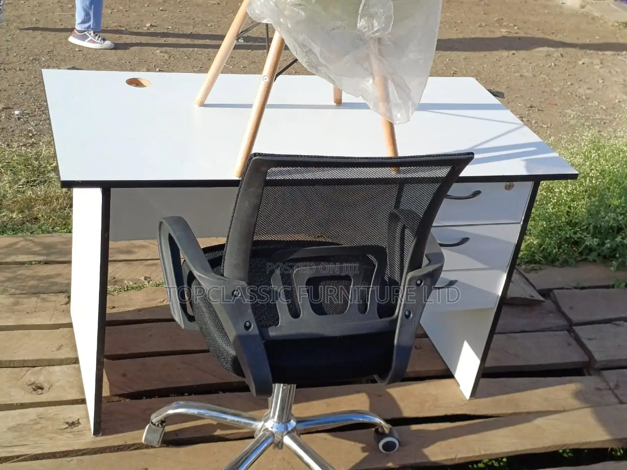 Office Chair/Desk