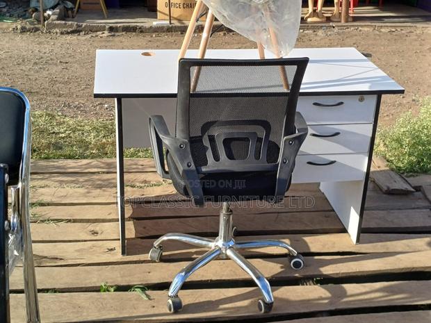 Office Chair/Desk - main view