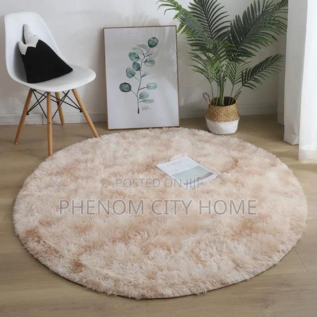 Round Fluffy Mats Available - thumbnail 2