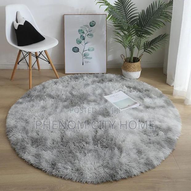 Round Fluffy Mats Available