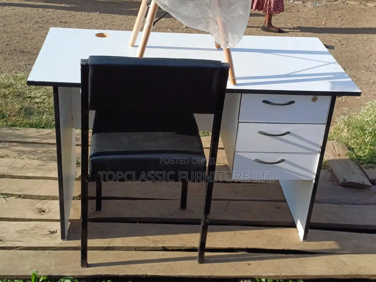 Catarina Chair and Desk
