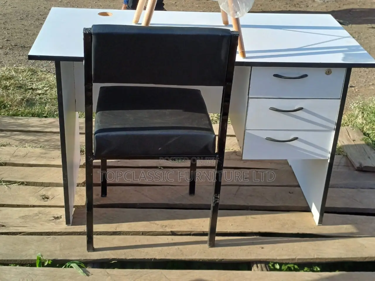 Waiting Chair/Caterina Chair+Office Desk