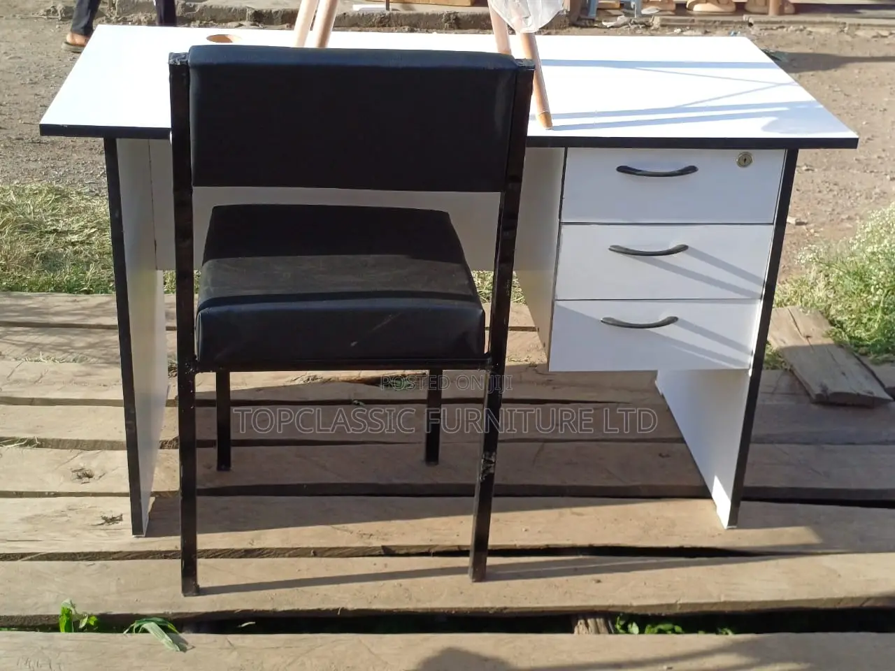 Waiting Chair/Caterina Chair+Office Desk