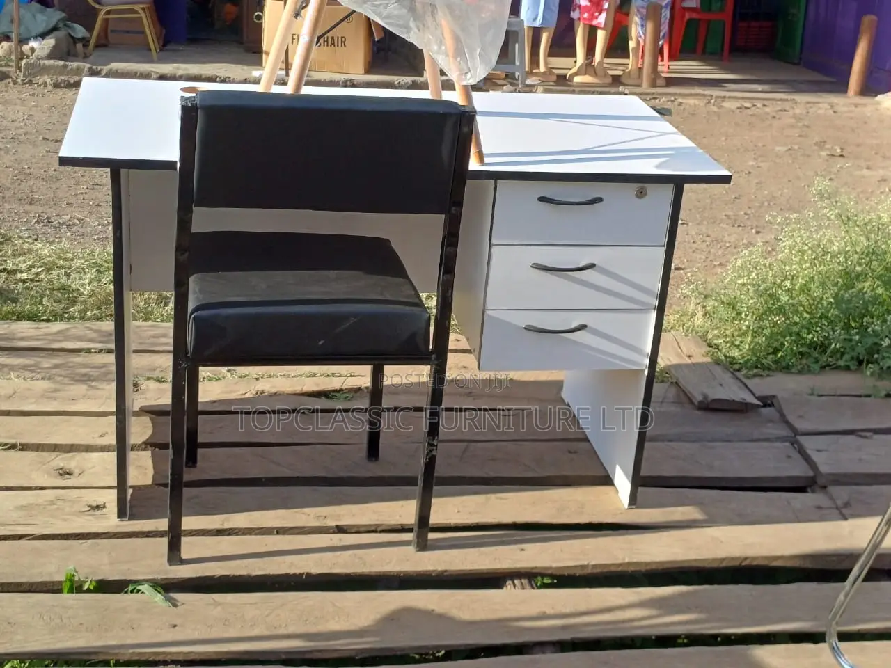 Waiting Chair/Caterina Chair+Office Desk