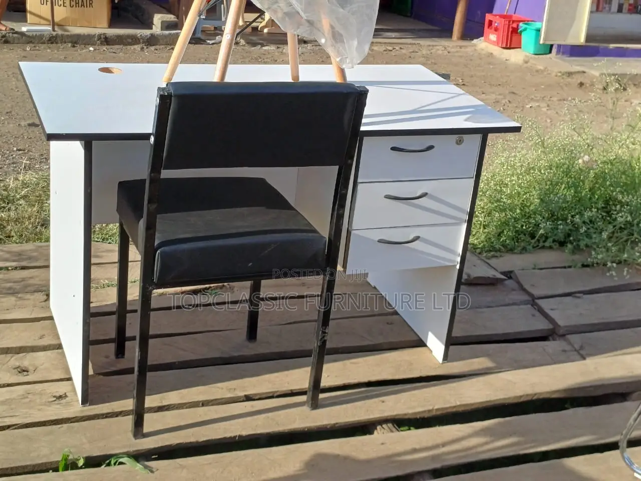 Waiting Chair/Caterina Chair+Office Desk