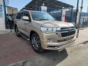 Toyota Land Cruiser 4.5 V8 TD 2017 Gold