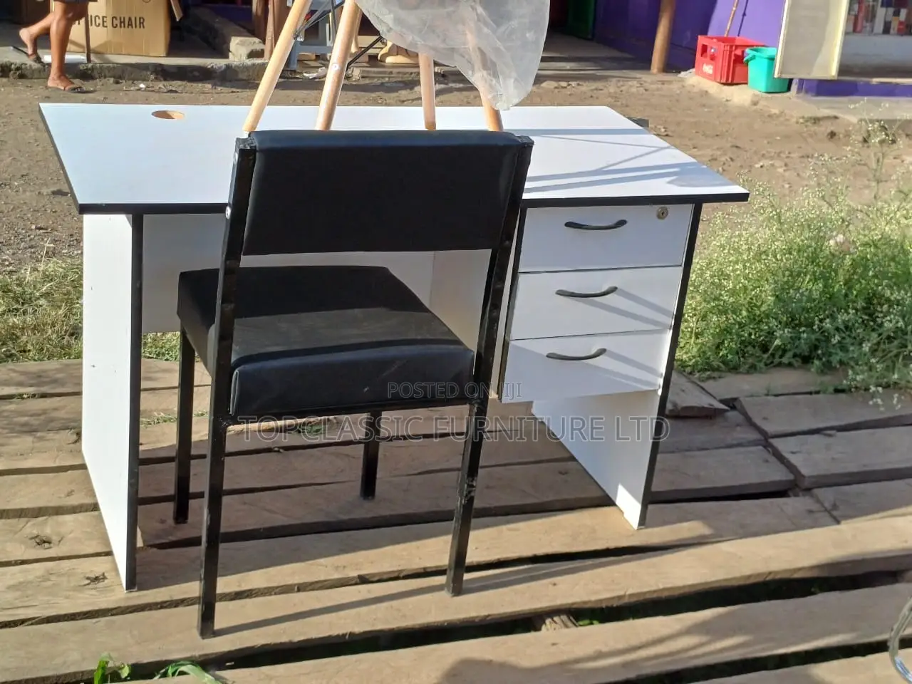 Waiting Chair/Caterina Chair+Office Desk
