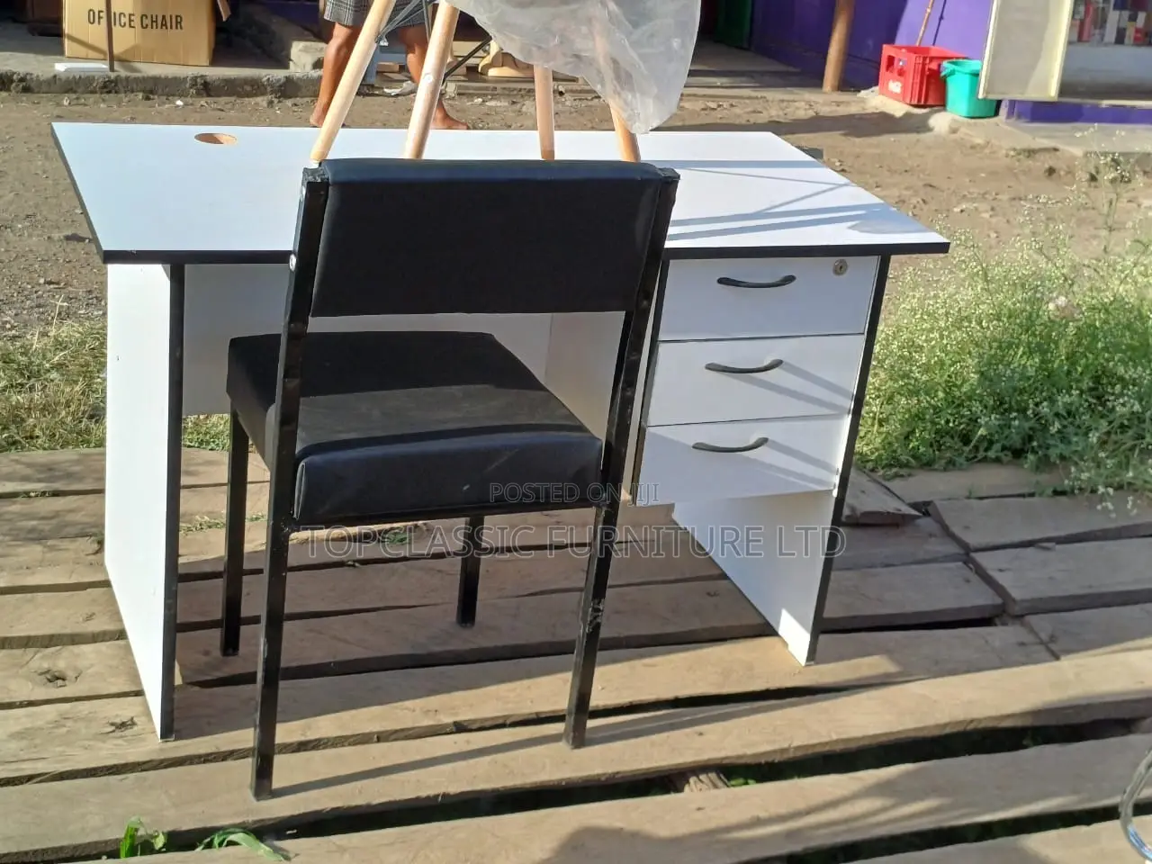 Waiting Chair/Caterina Chair+Office Desk