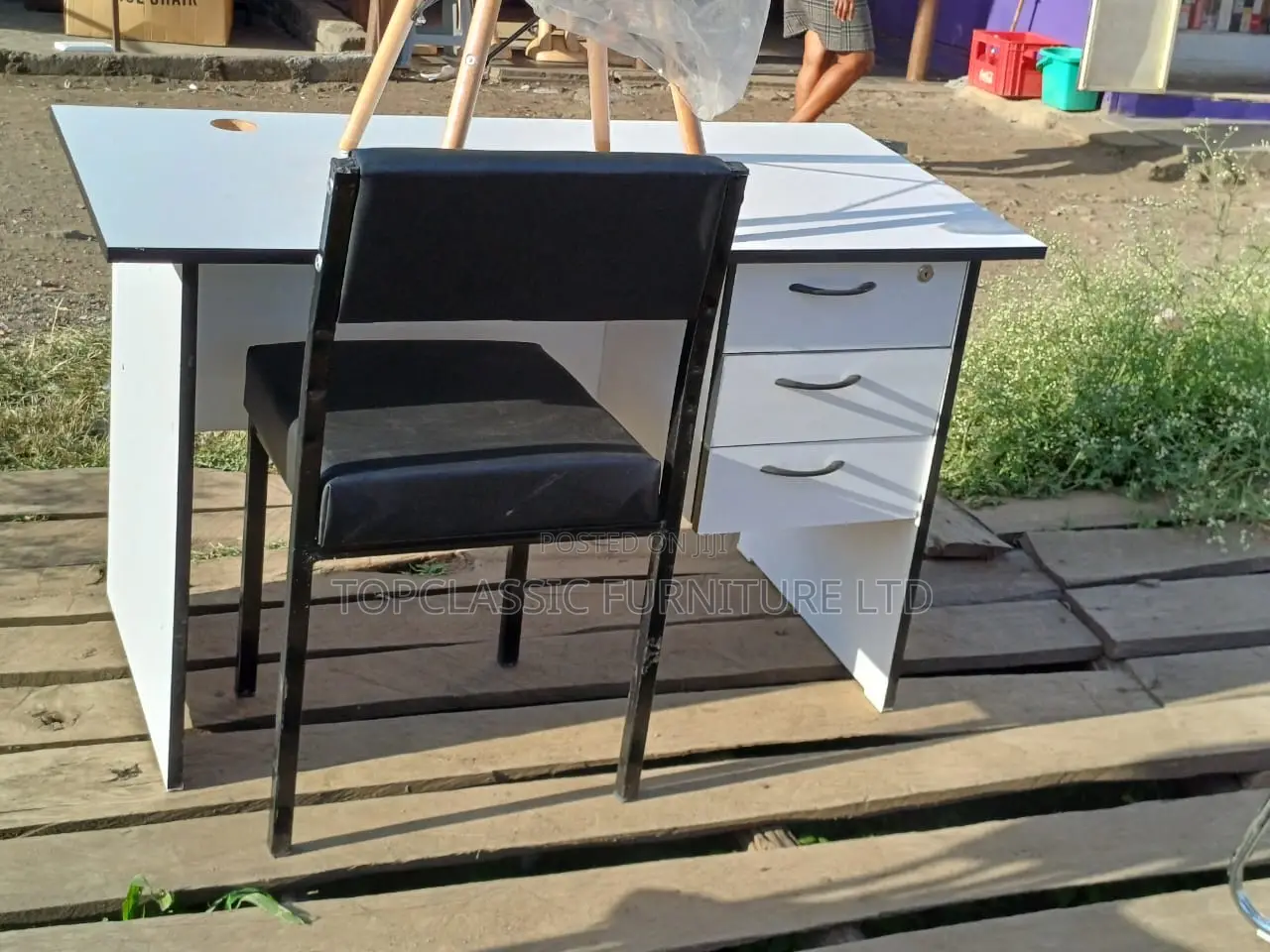 Waiting Chair/Caterina Chair+Office Desk