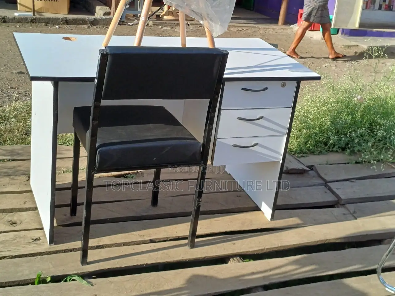 Waiting Chair/Caterina Chair+Office Desk