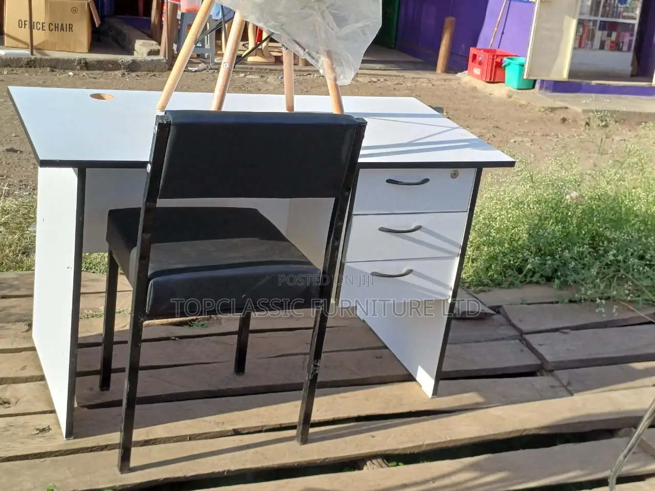 Waiting Chair/Caterina Chair+Office Desk