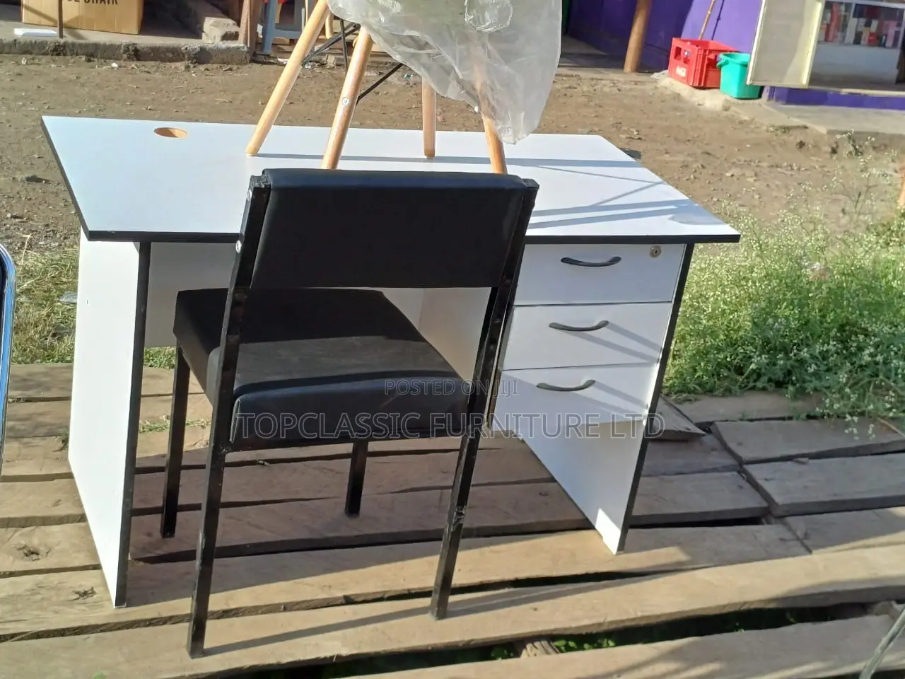 Waiting Chair/Caterina Chair+Office Desk