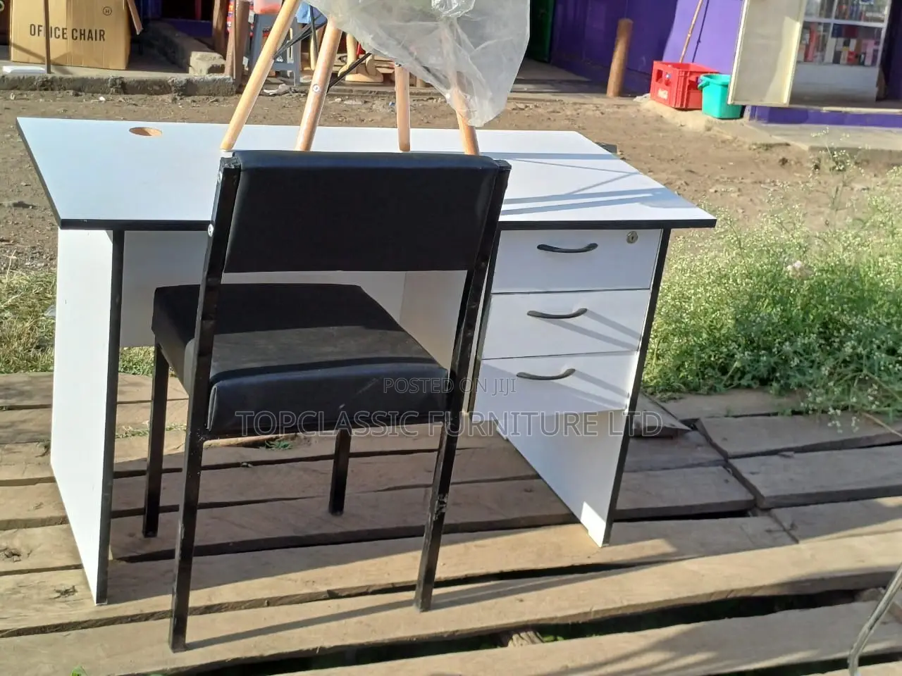 Waiting Chair/Caterina Chair+Office Desk