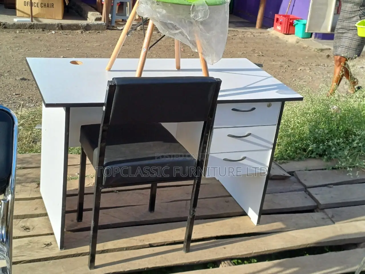 Waiting Chair/Caterina Chair+Office Desk