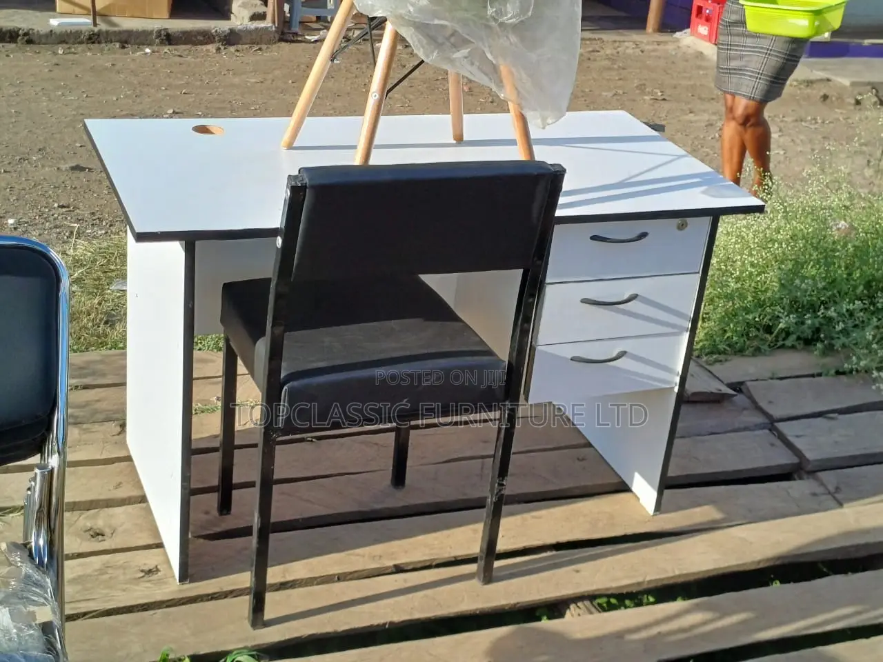 Waiting Chair/Caterina Chair+Office Desk