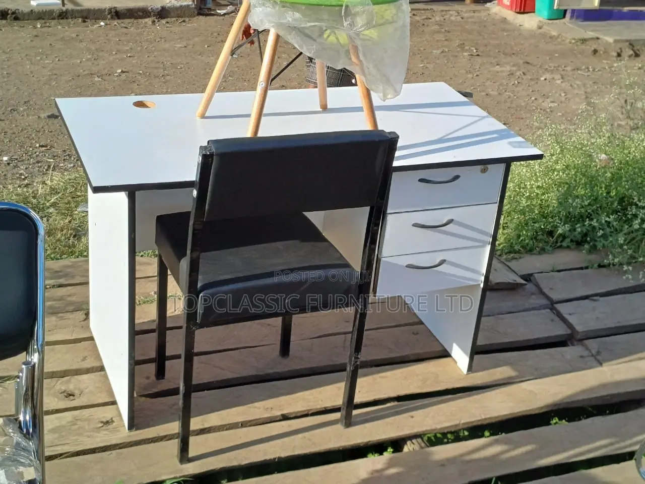 Waiting Chair/Caterina Chair+Office Desk