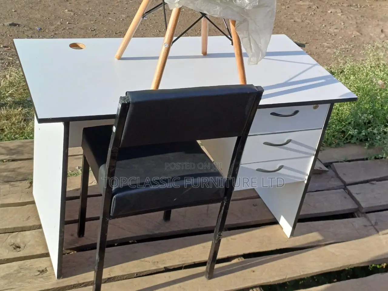Waiting Chair/Caterina Chair+Office Desk
