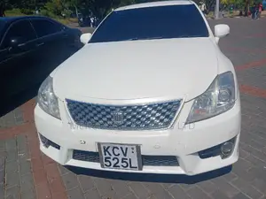 Toyota Crown 2012 Off white