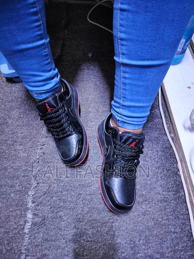 Air Jordan 1 Low Cuts - thumbnail 2