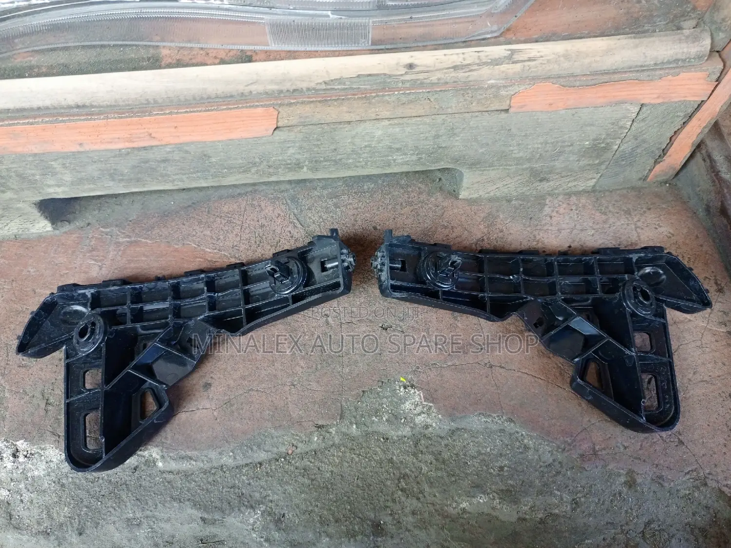 Bumper Slides/Retainer Harrier ZSU60 New Model