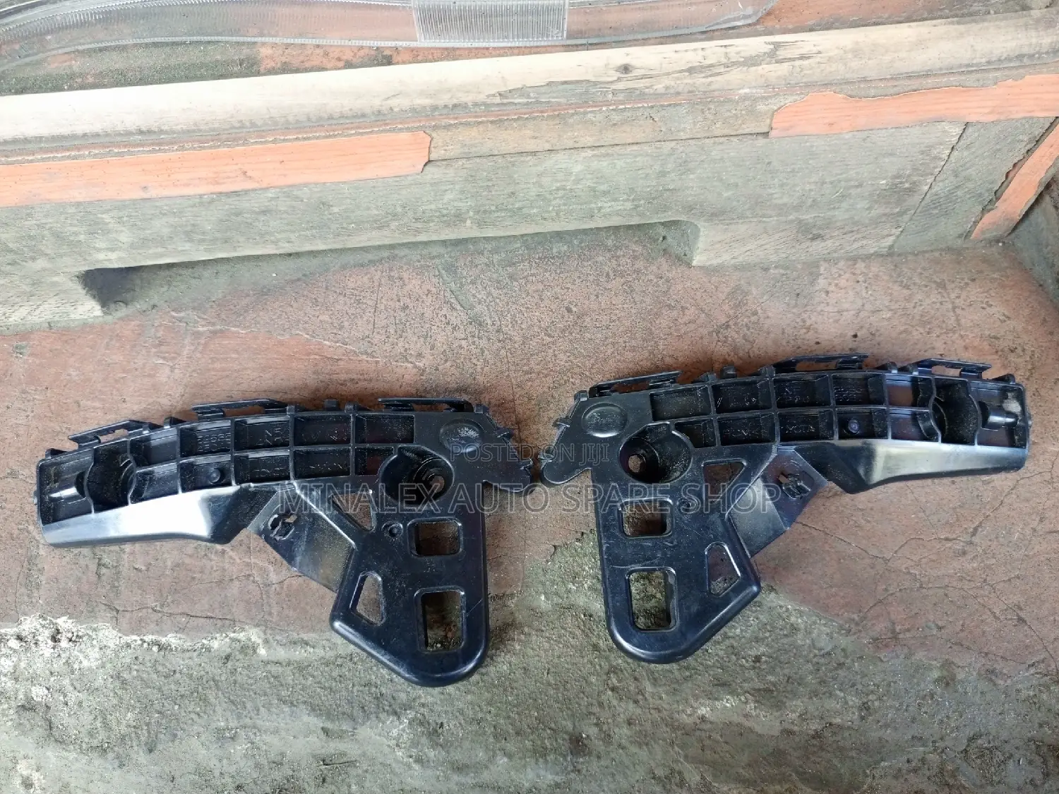 Bumper Slides/Retainer Harrier ZSU60 New Model